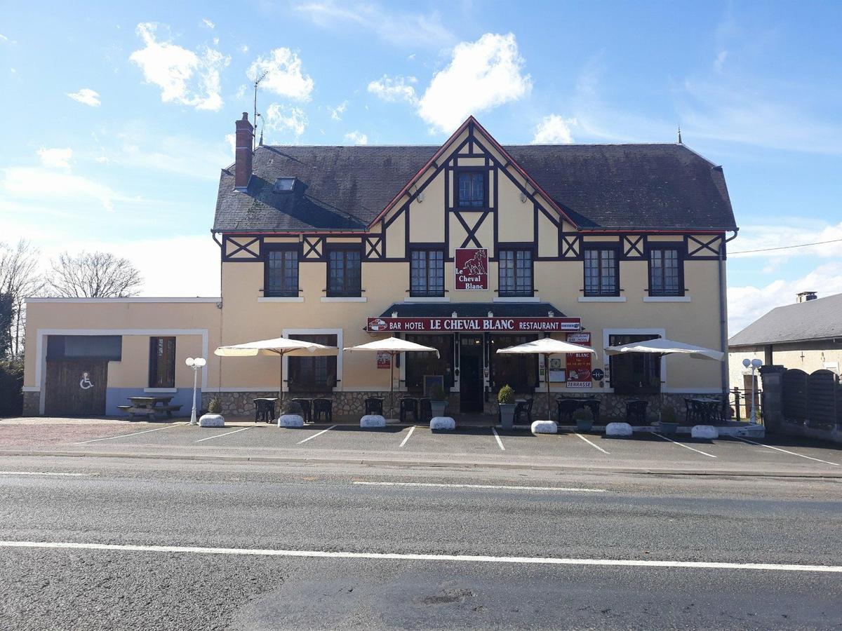 Logis Le Cheval Blanc Hotel Saint-Just  Exterior foto